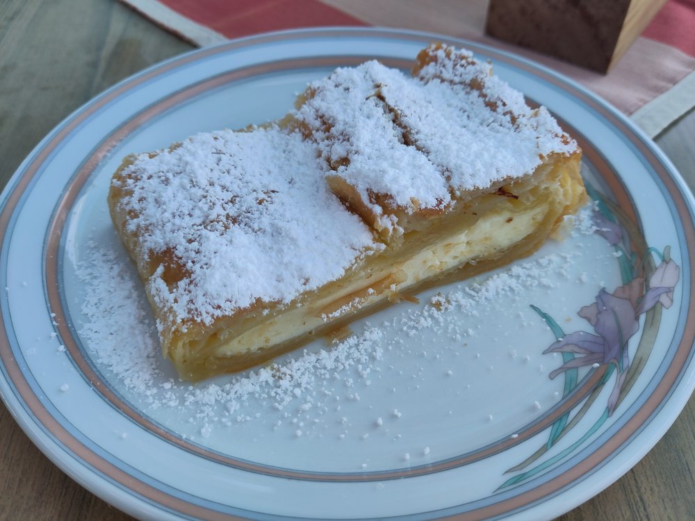 Hausgemachter Topfenstrudel